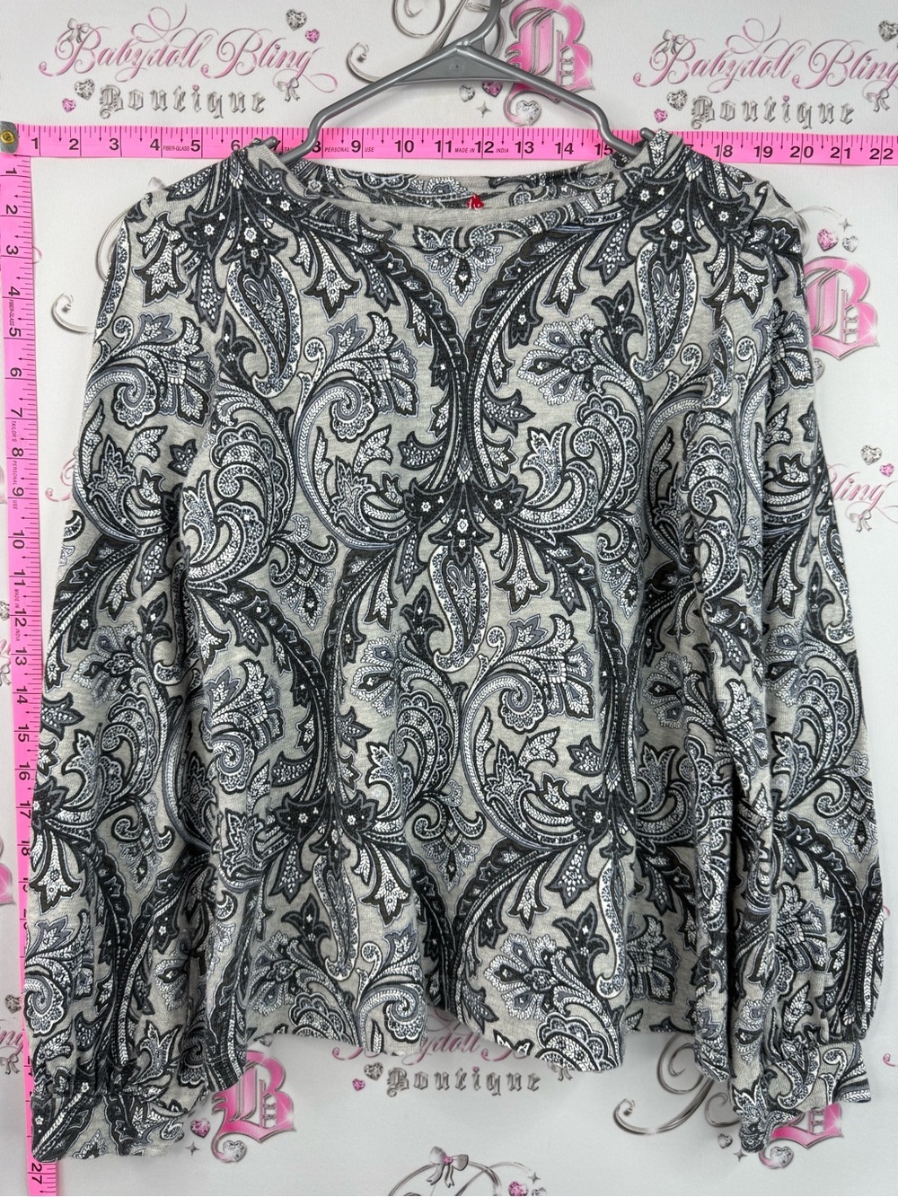 Olsen shirt long sleeve floral grey Black & White Paisley Long-Sleeve Tee